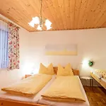 Nyaraló Urlaubsbauernhof Wabnig Moosburg